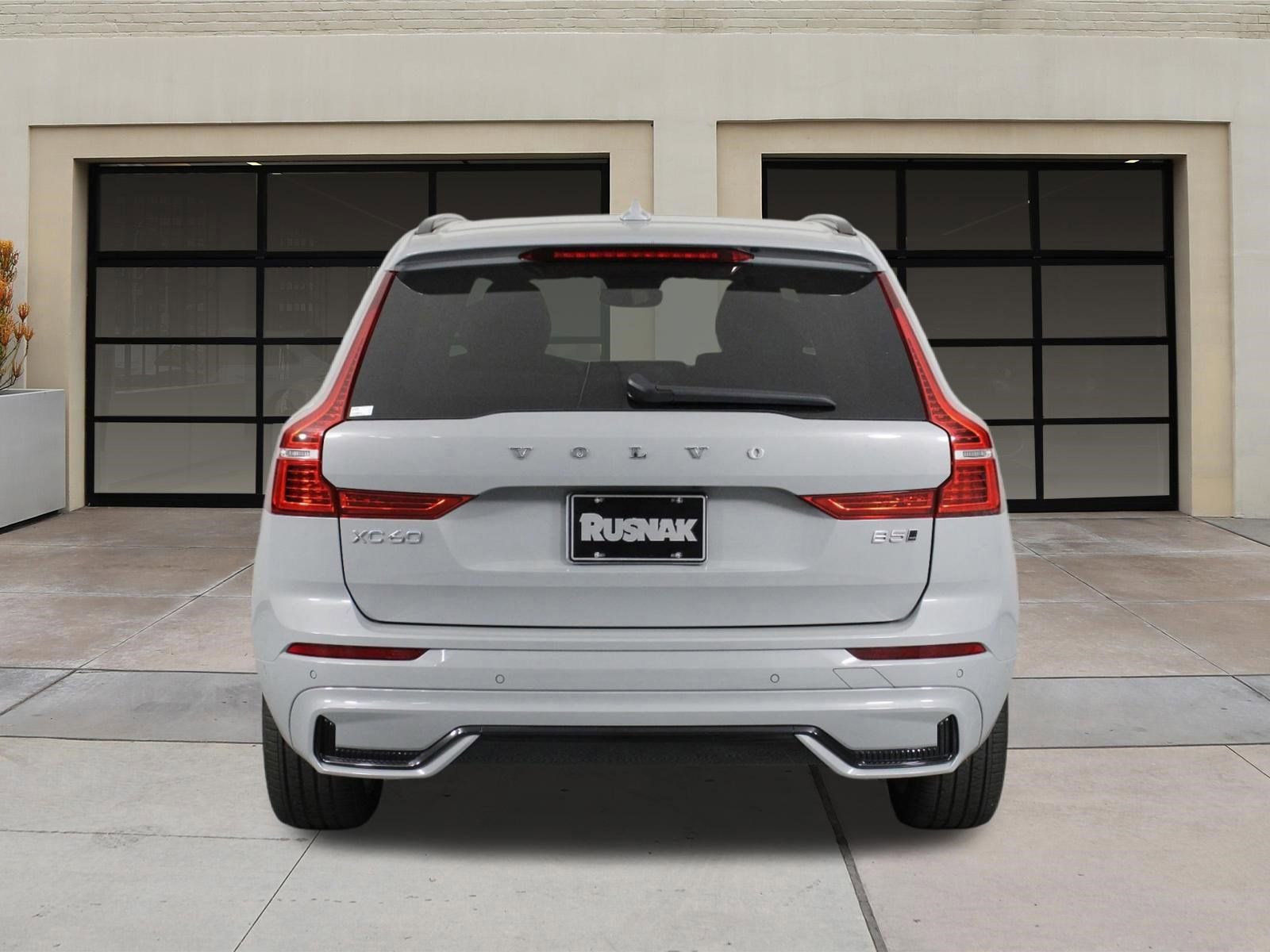 Certified 2024 Volvo XC60 B5 Plus AWD/4WD image 5
