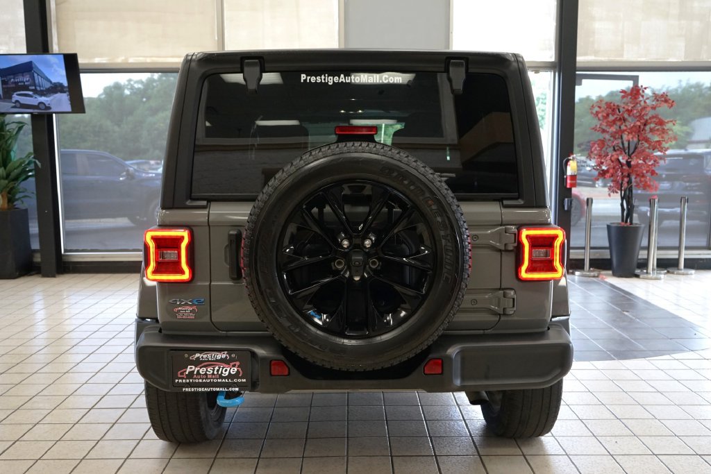 Used 2023 Jeep Wrangler Unlimited Sahara w/ Cold Weather Group AWD/4WD image 17