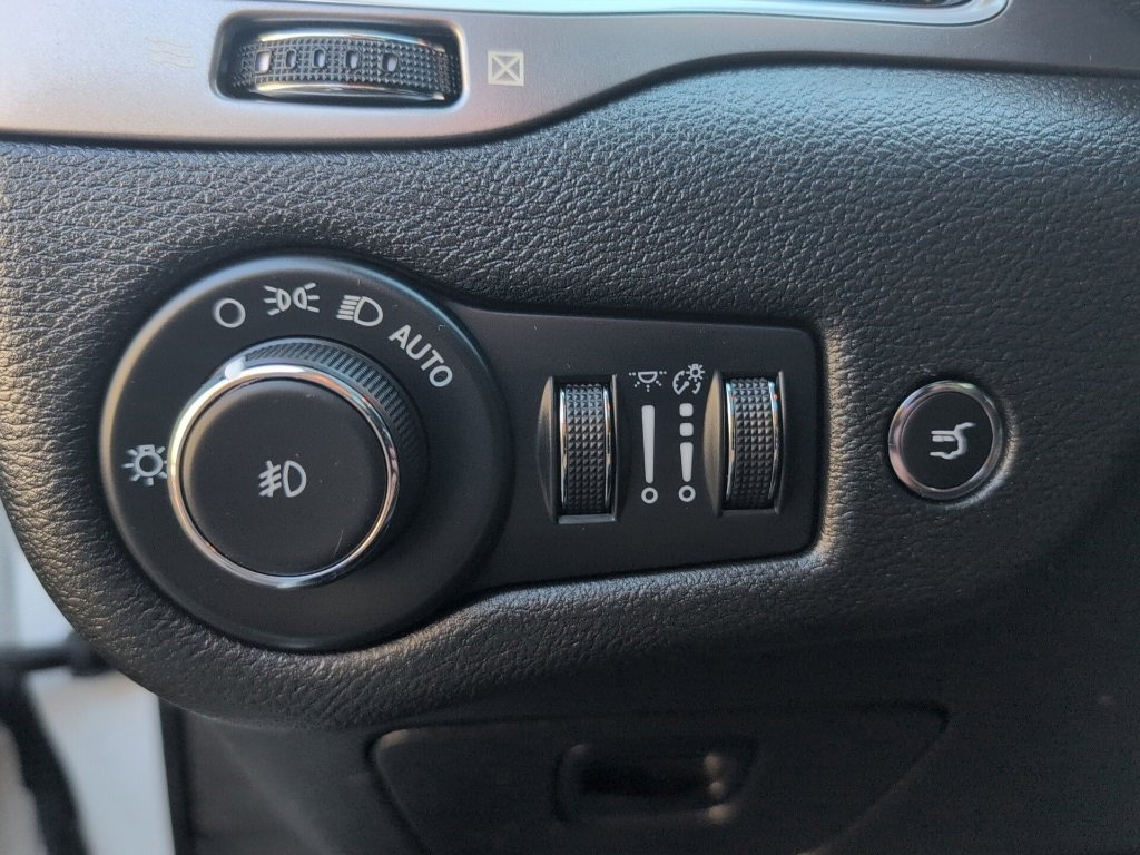 Used 2022 Jeep Cherokee Limited image 25