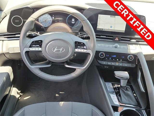 Used 2024 Hyundai Elantra SEL w/ Convenience Package image 3