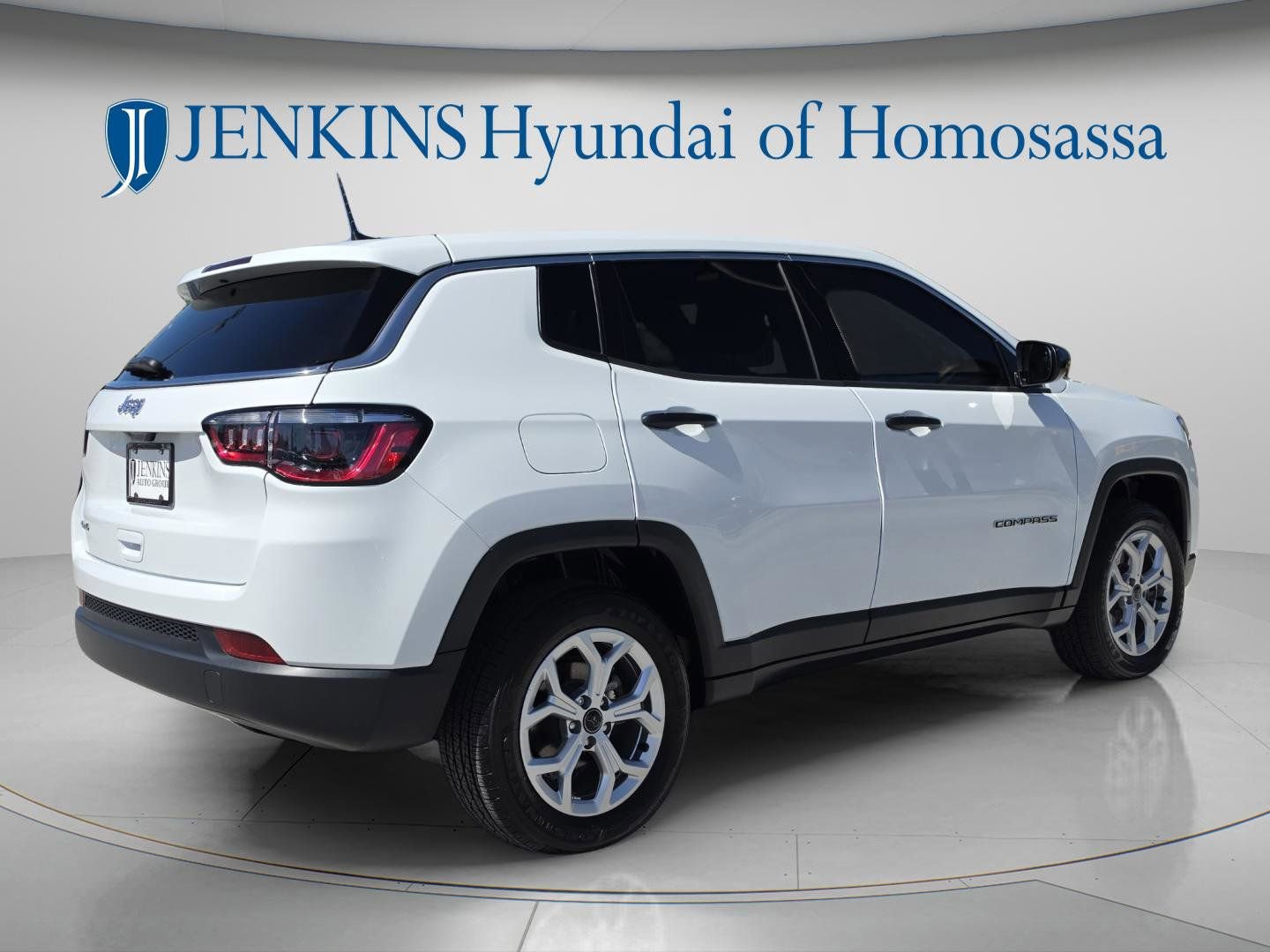 Used 2025 Jeep Compass Sport image 5