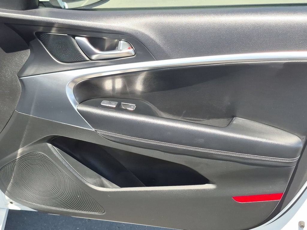 Used 2025 Genesis G70 2.5T RWD image 33