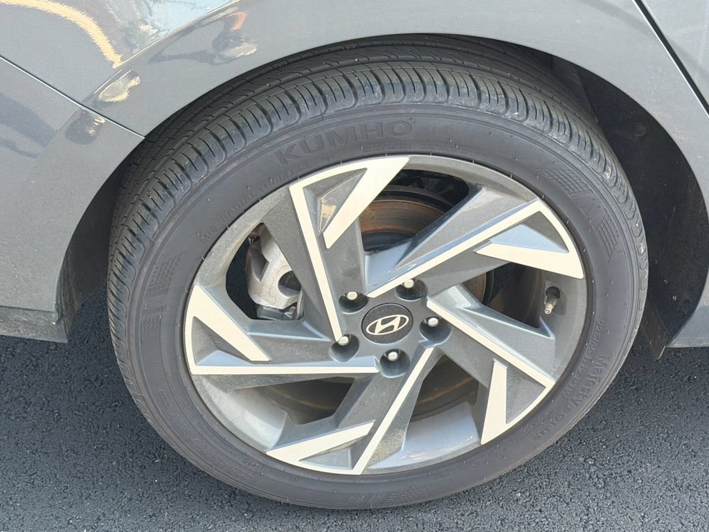 Certified 2025 Hyundai Elantra Sport FWD image 17