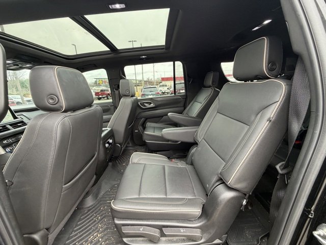 Used 2024 GMC Yukon XL SLT w/ SLT Luxury Package image 17