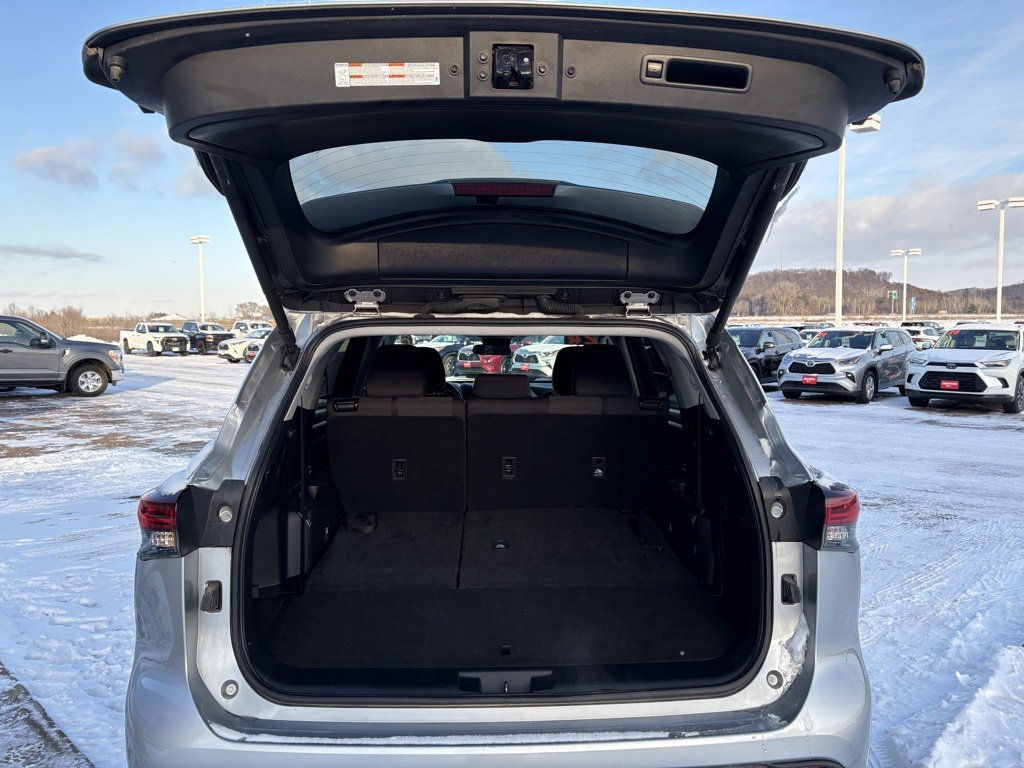 Certified 2024 Toyota Highlander LE image 4