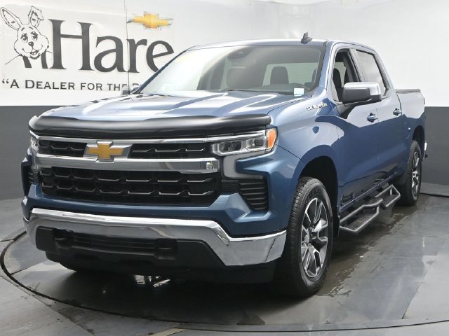 Used 2024 Chevrolet Silverado 1500 LT AWD/4WD image 7
