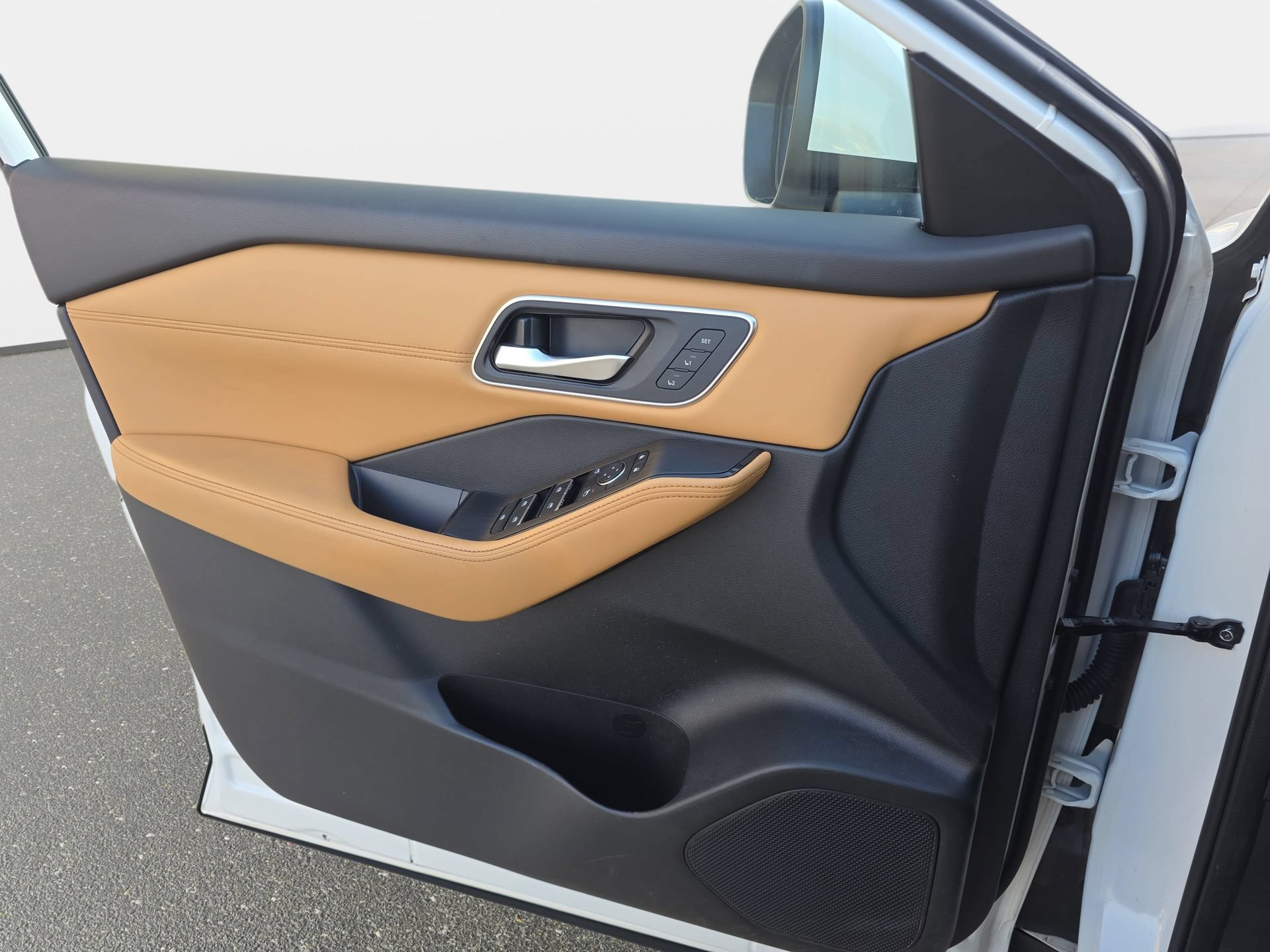 Used 2023 Nissan Rogue Platinum w/ Platinum Premium Package FWD image 26
