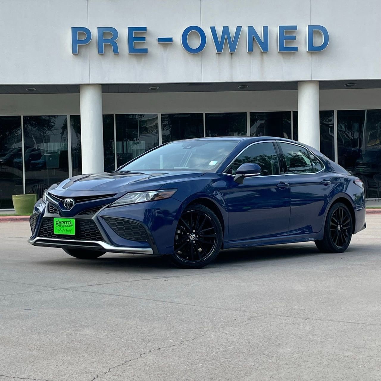 Used 2024 Toyota Camry XSE FWD image 2