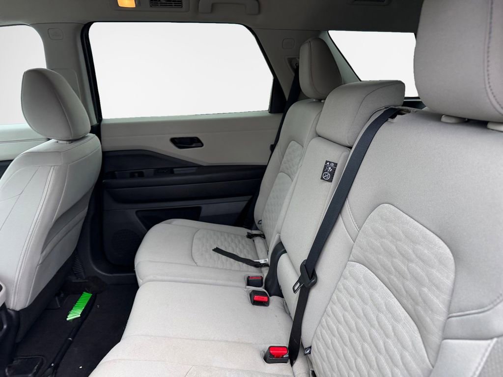 Used 2024 Nissan Pathfinder SV image 24