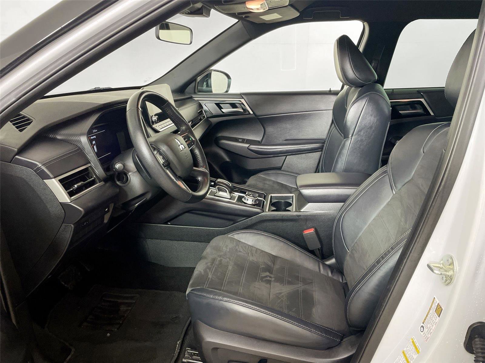 Used 2023 Mitsubishi Outlander SE Black Edition image 11