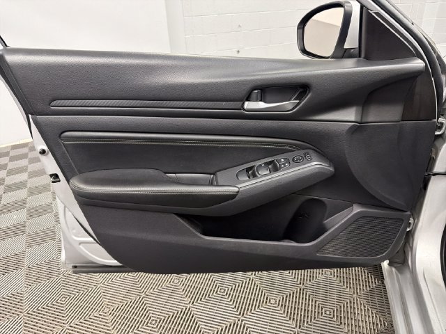 Used 2019 Nissan Altima 2.5 S FWD image 11