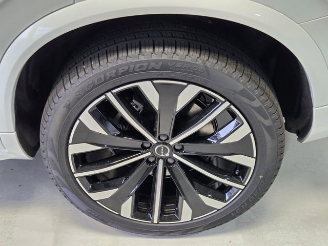 New 2026 Volvo XC90 B5 Plus w/ Protection Package Premier AWD/4WD image 7