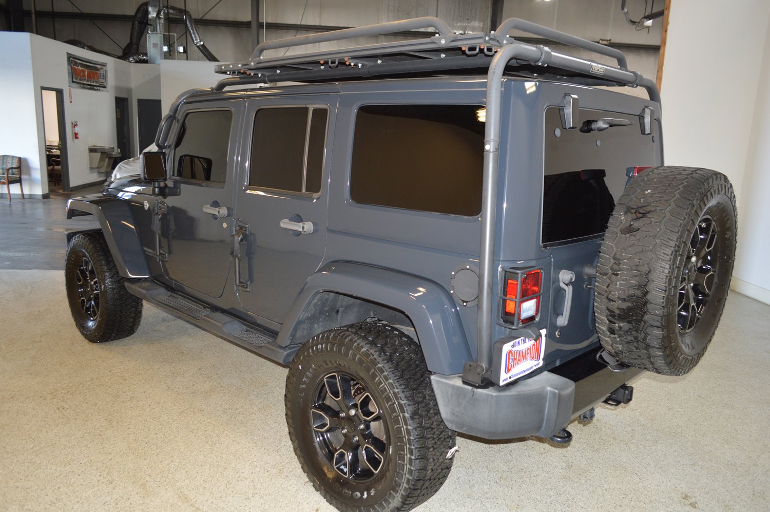 Used 2017 Jeep Wrangler Unlimited Sahara image 5