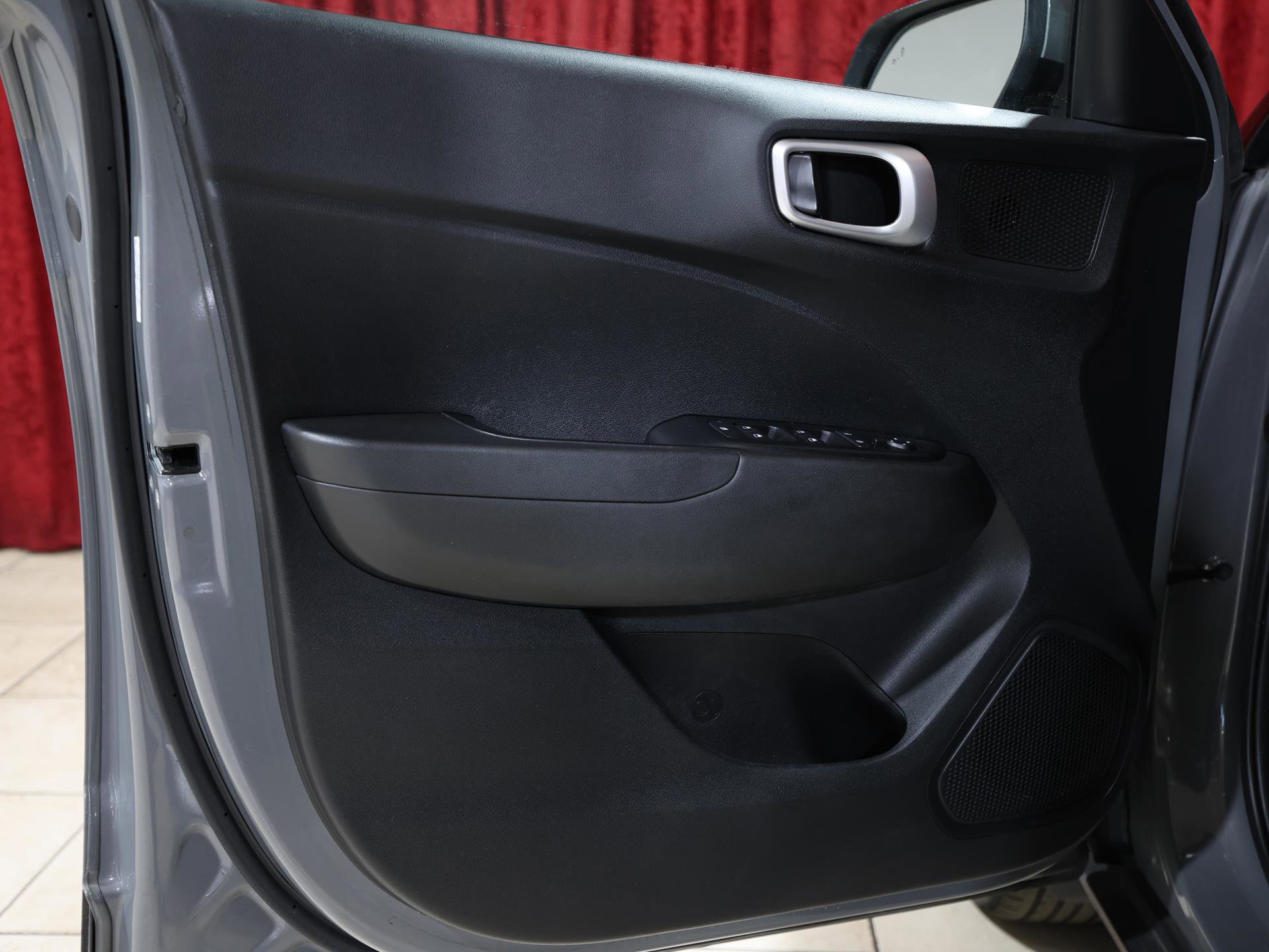 Used 2020 Hyundai Venue SEL w/ Convenience Package image 11