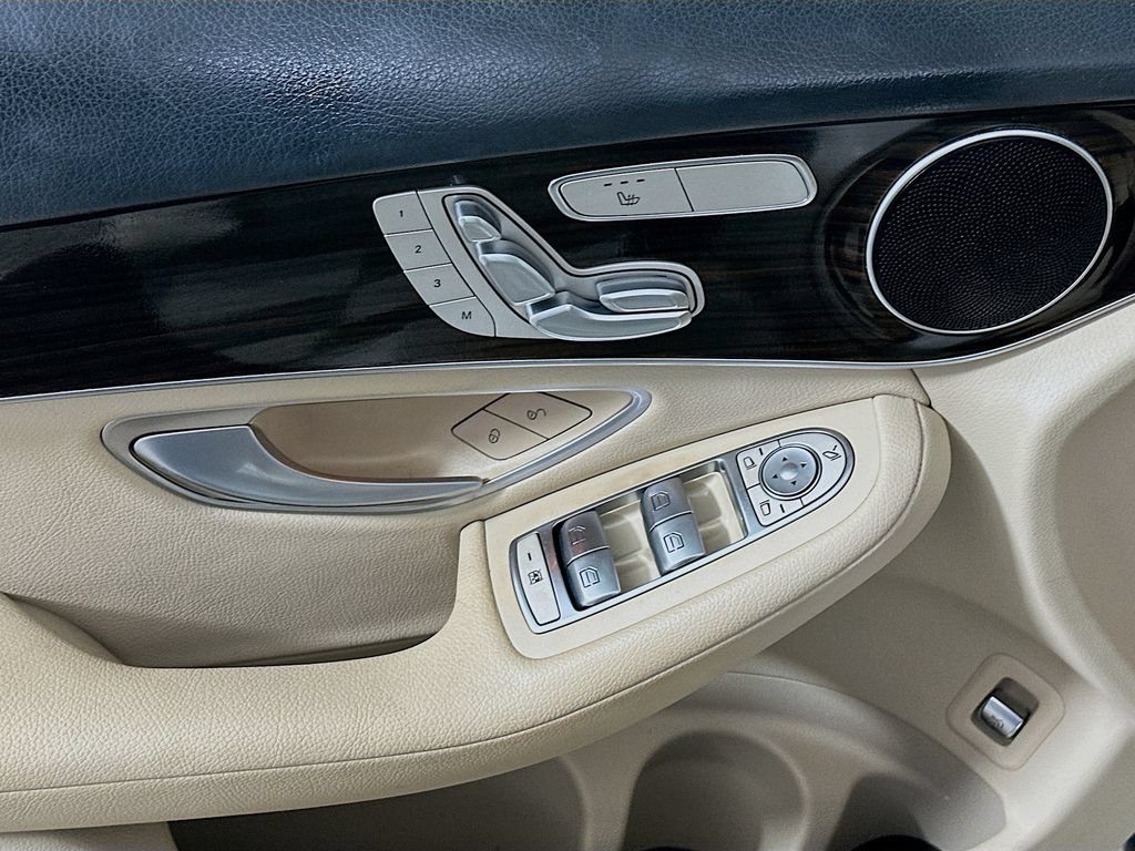Used 2021 Mercedes-Benz GLC 300 image 21