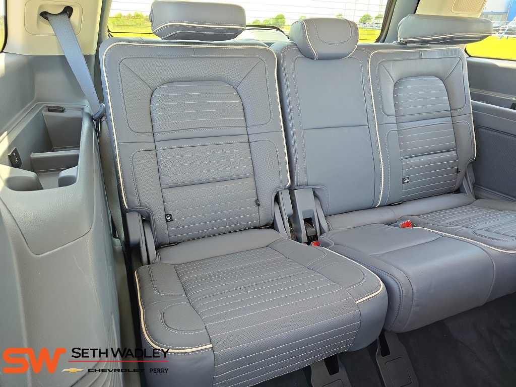 Used 2021 Lincoln Navigator Black Label w/ Cargo Convenience Package AWD/4WD image 12