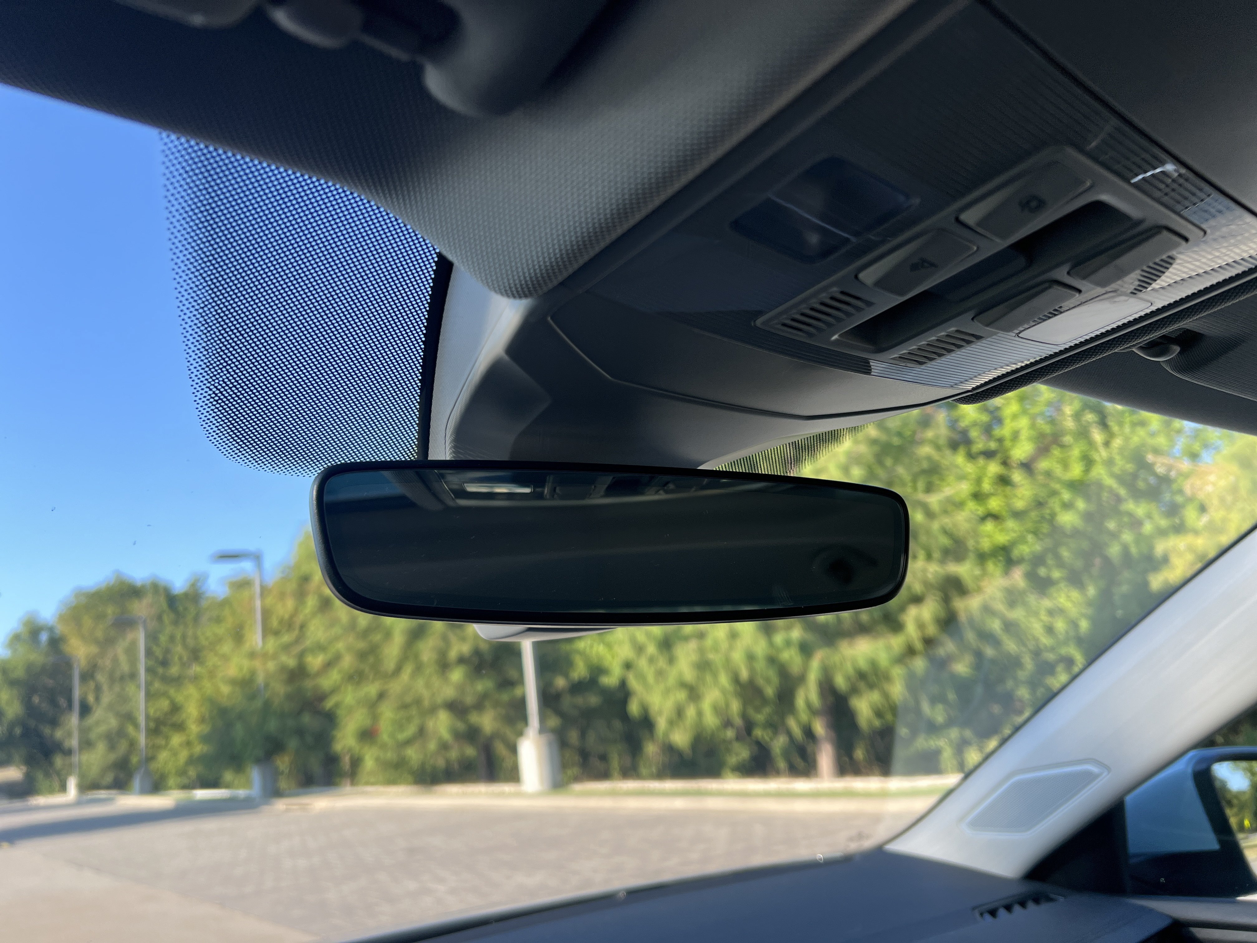 Certified 2025 Volkswagen Jetta SE w/ Sunroof Package FWD image 23