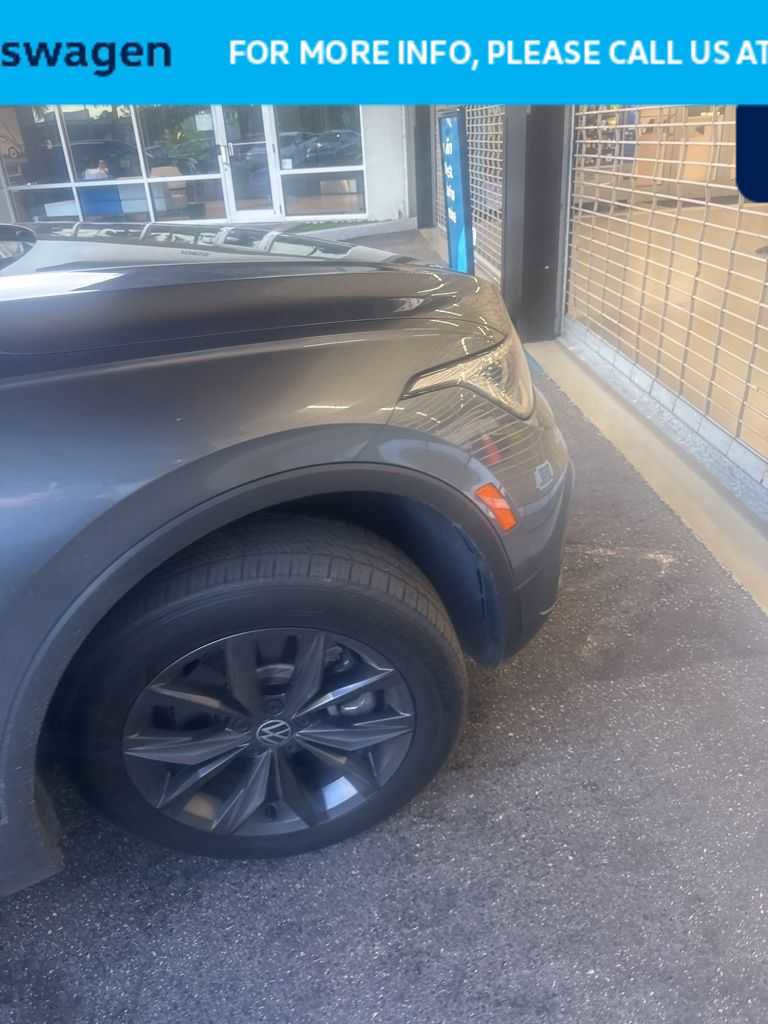 Certified 2023 Volkswagen Tiguan SE w/ Panoramic Sunroof Package FWD image 20