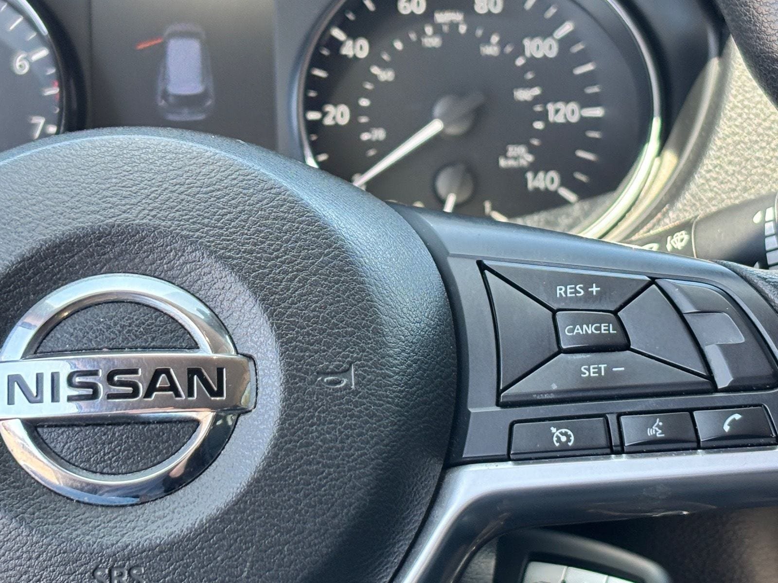 Used 2020 Nissan Rogue S FWD image 19