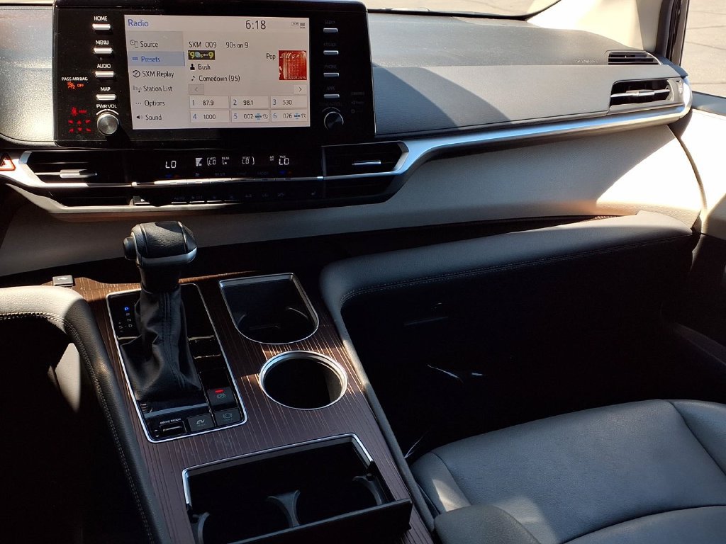 Certified 2024 Toyota Sienna XLE FWD image 32
