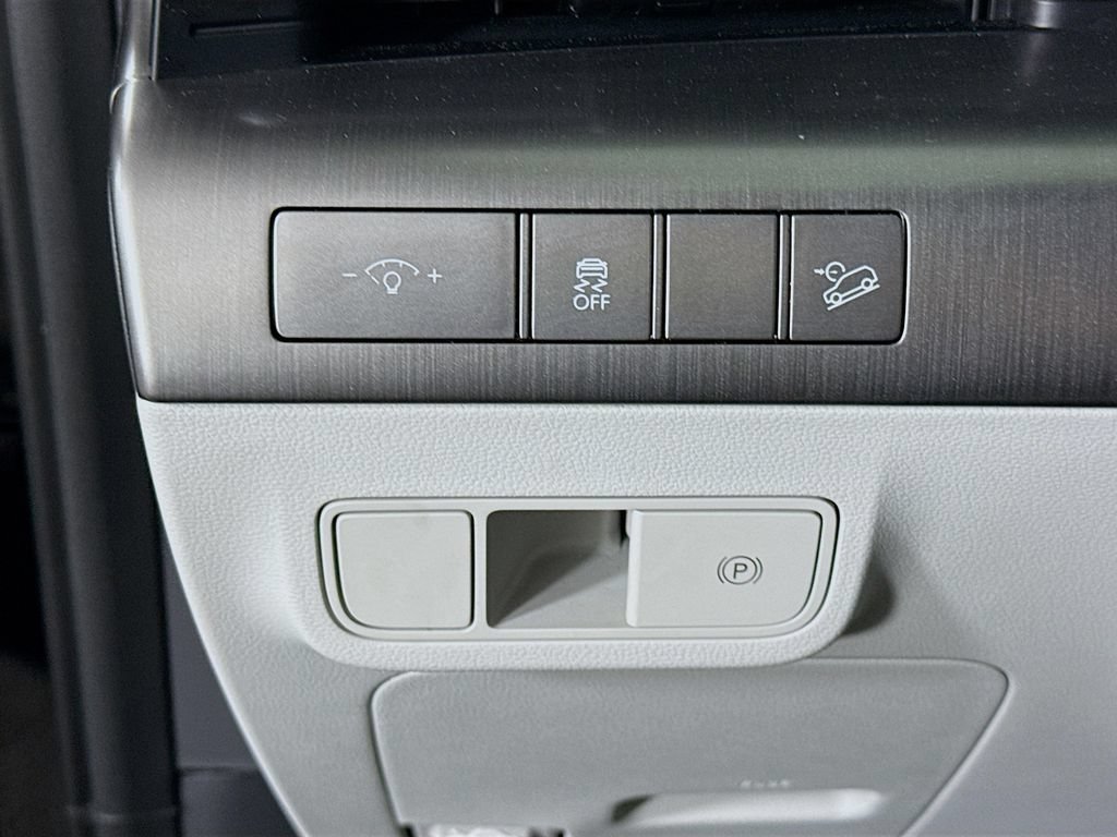Certified 2025 Hyundai Kona SEL AWD/4WD image 19