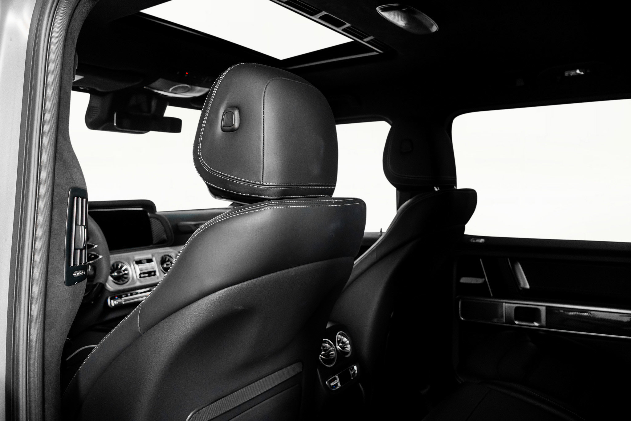 Used 2025 Mercedes-Benz G 63 AMG 4MATIC w/ Night Package Magno image 38