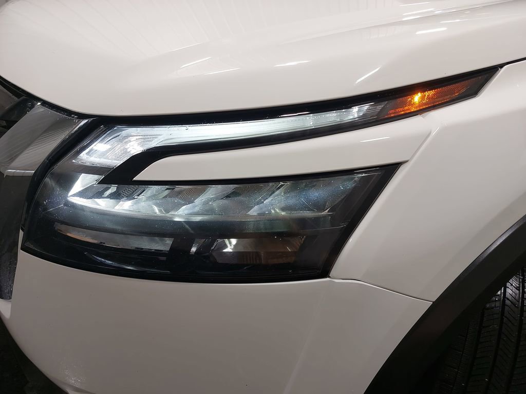 Used 2025 Nissan Pathfinder SV image 31