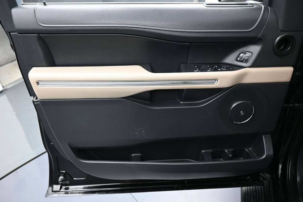 Used 2024 Ford Expedition Limited RWD image 13