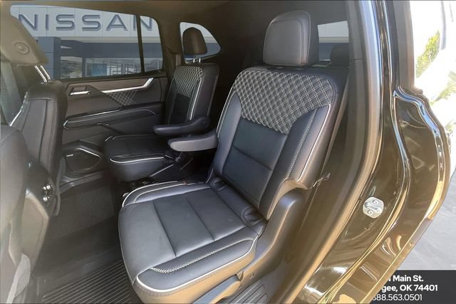Used 2025 GMC Acadia Denali w/ LPO, Floor Liner Package AWD/4WD image 22