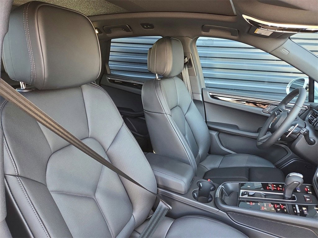 New 2026 Porsche Macan image 19