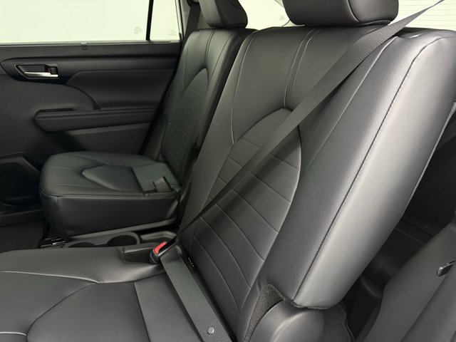 New 2026 Toyota Highlander XLE image 33