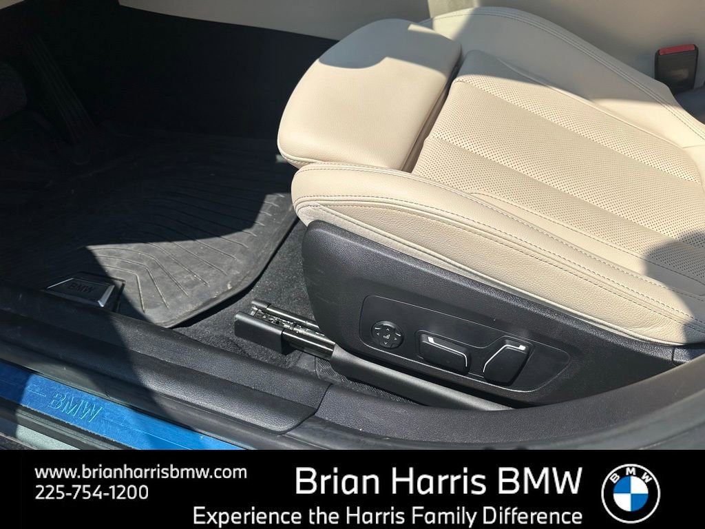 Certified 2025 BMW 330i Sedan w/ Convenience Package image 12