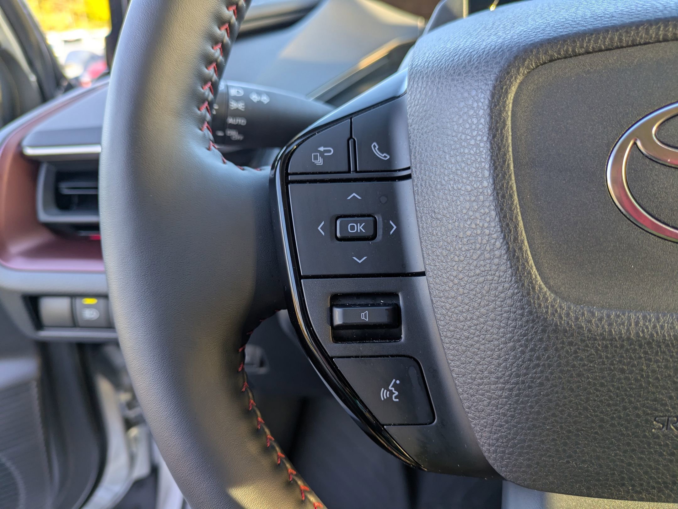 Used 2025 Toyota Prius Plug-In Hybrid image 18