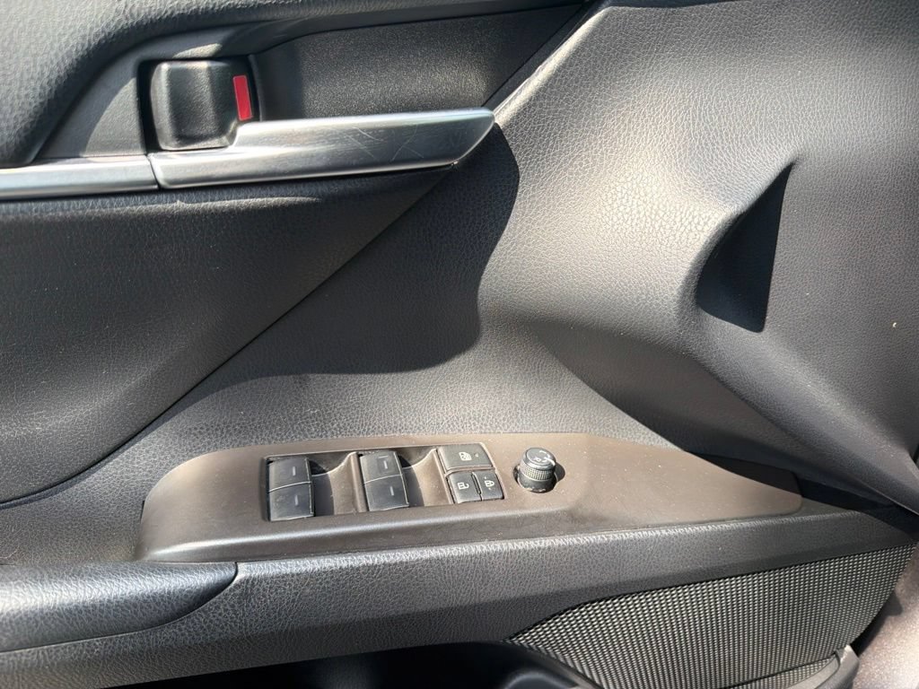 Used 2024 Toyota Camry SE FWD image 19