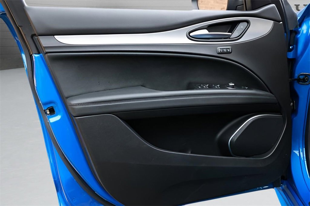 Used 2023 Alfa Romeo Stelvio Veloce image 22