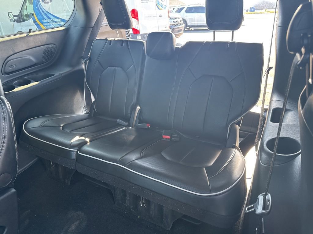 Used 2025 Chrysler Pacifica Limited image 45