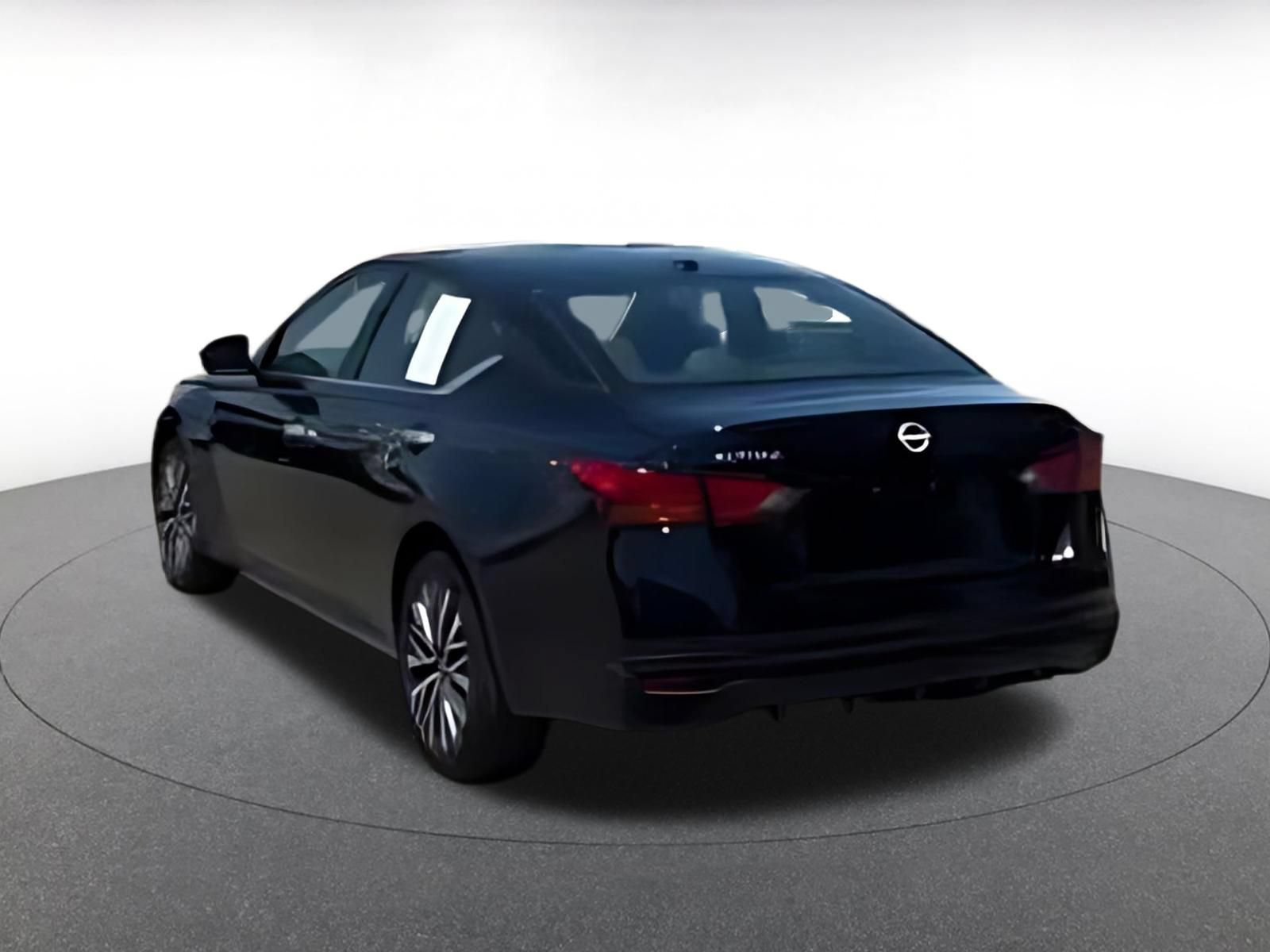 Used 2025 Nissan Altima 2.5 SV FWD image 15