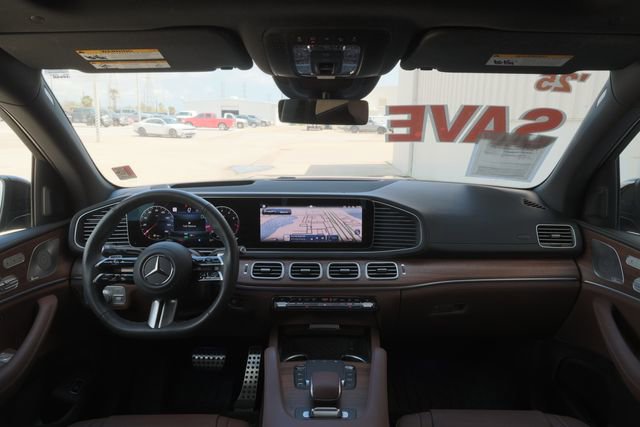 Used 2025 Mercedes-Benz GLS 580 4MATIC image 11