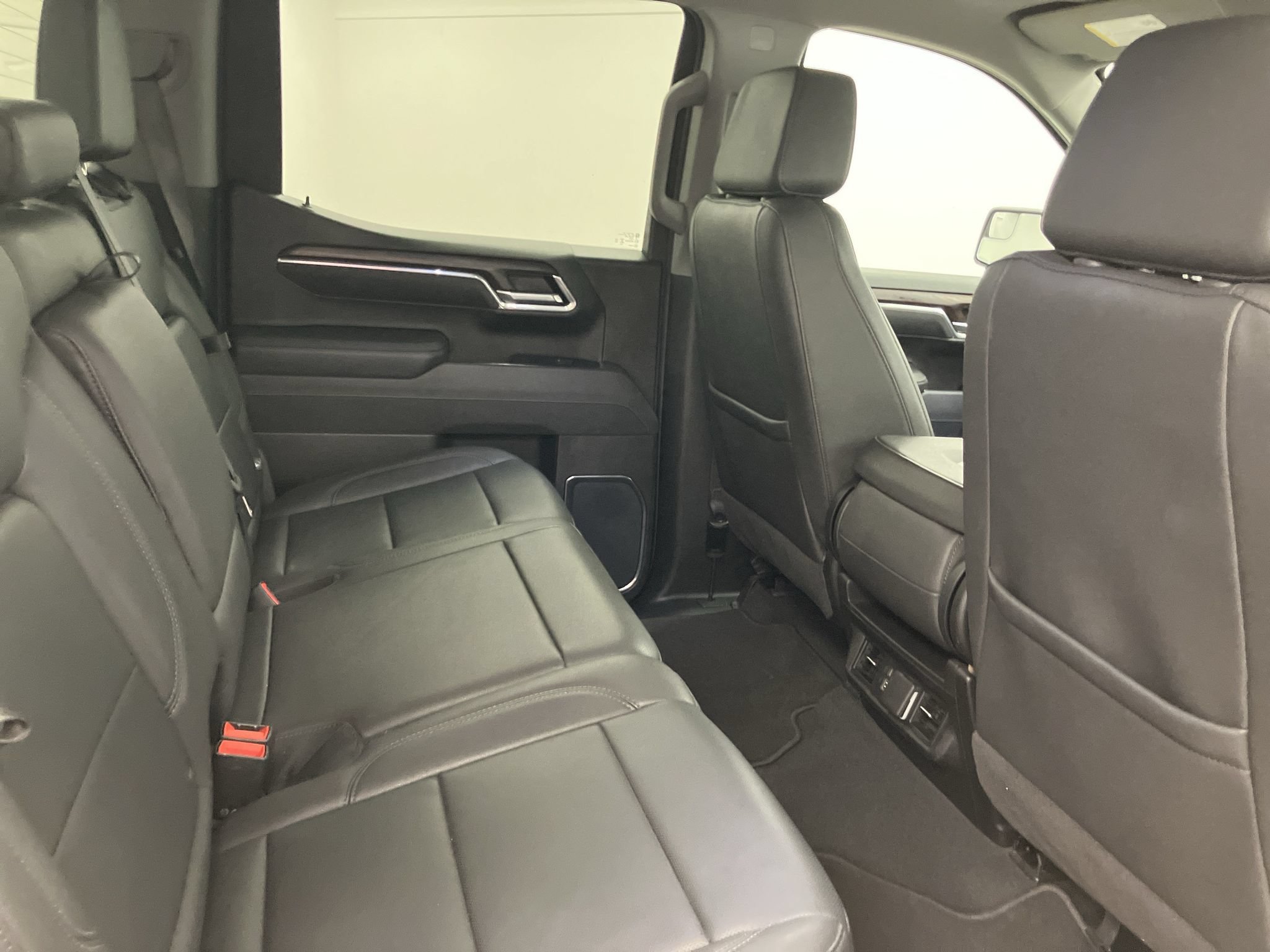 Used 2025 GMC Sierra 1500 SLT AWD/4WD image 14