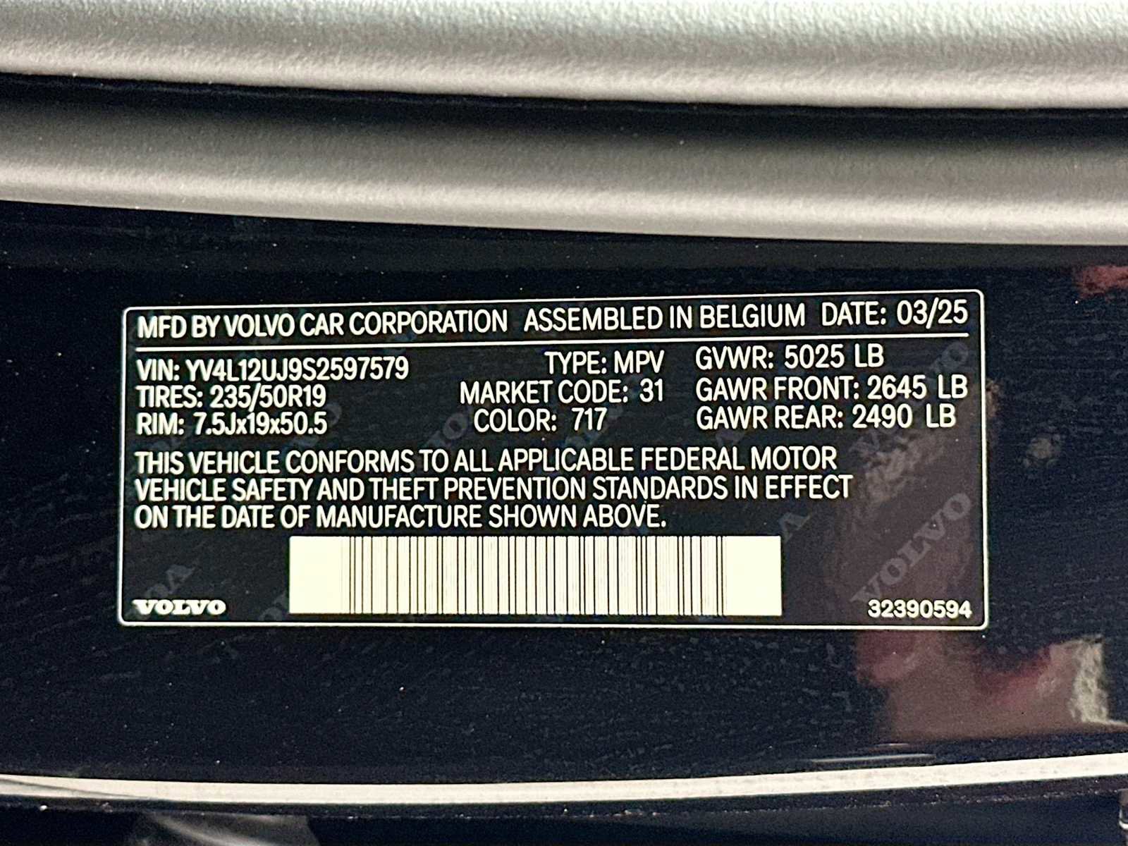 Used 2025 Volvo XC40 B5 Core w/ Climate Package image 31