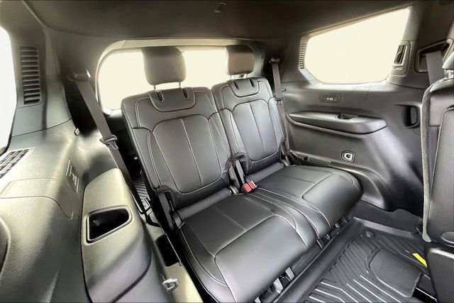 Used 2025 Jeep Grand Cherokee L Limited w/ Luxury Tech Group II image 18