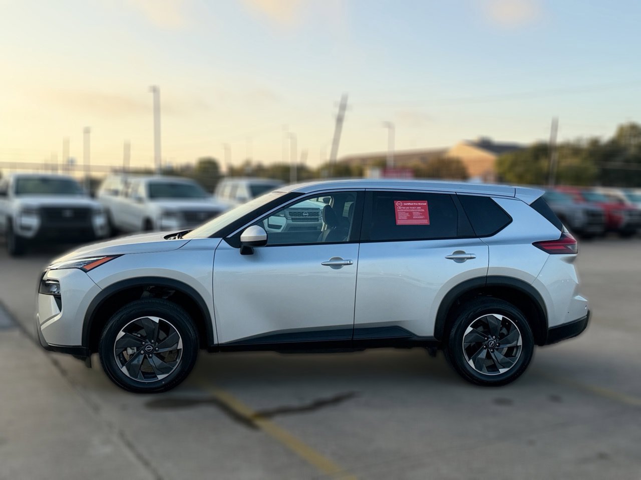 Certified 2025 Nissan Rogue SV FWD image 4