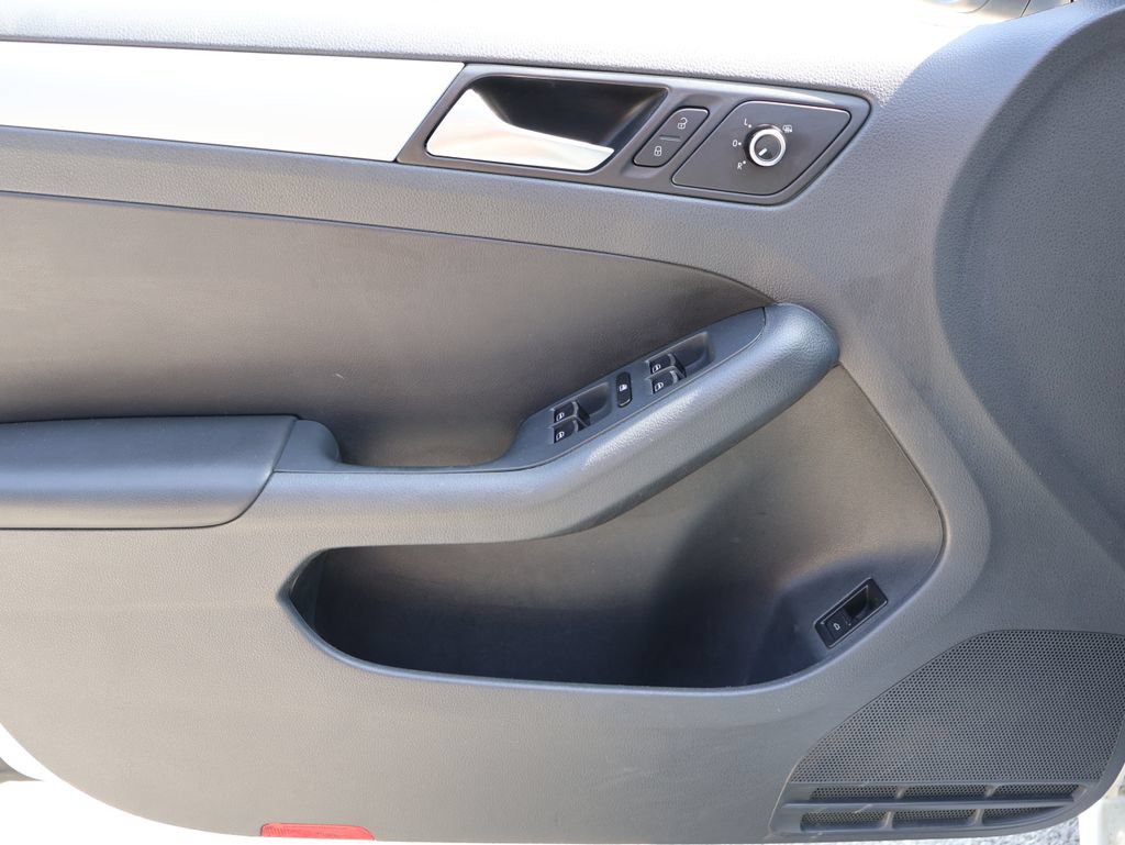 Used 2014 Volkswagen Jetta SE FWD image 19