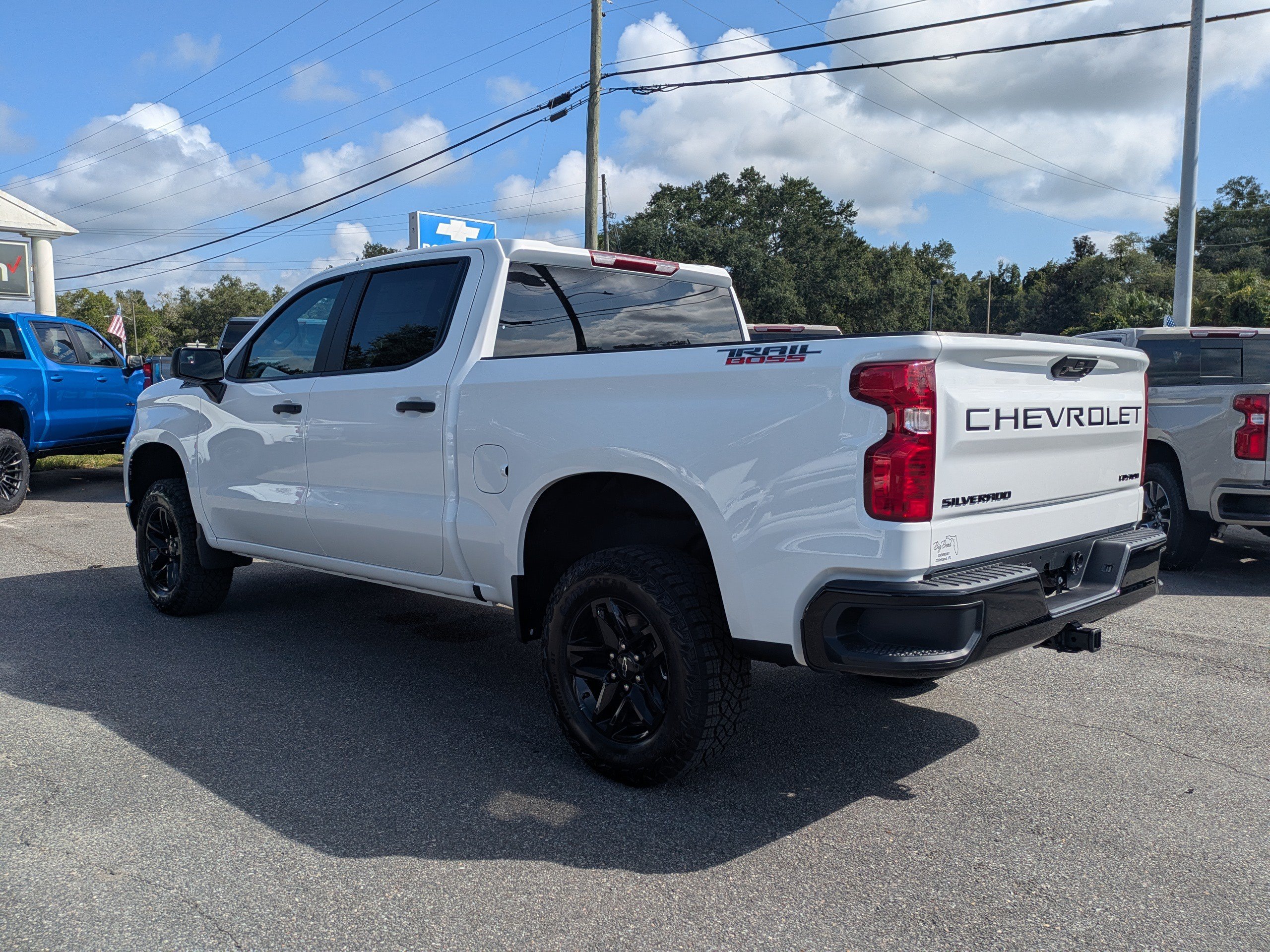 New 2026 Chevrolet Silverado 1500 Custom Trail Boss w/ LPO, Dark Essentials Package AWD/4WD image 6