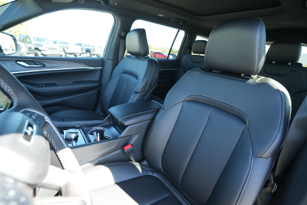 New 2027 Jeep Grand Cherokee L Limited w/ Limited Altitude Package AWD/4WD image 41