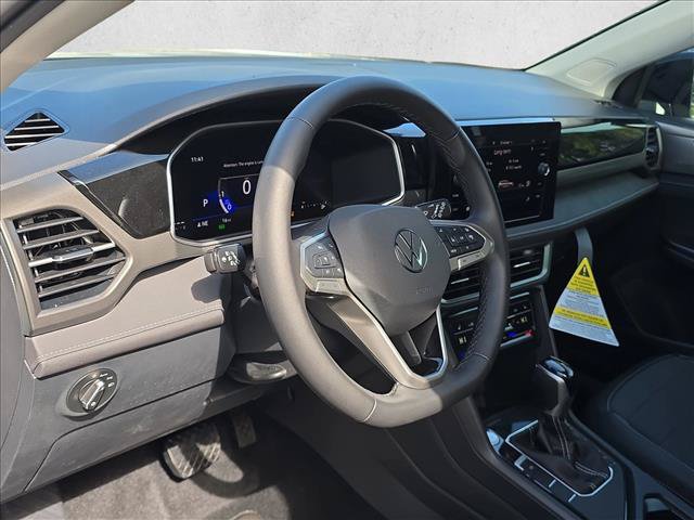 Used 2026 Volkswagen Taos SE FWD image 6