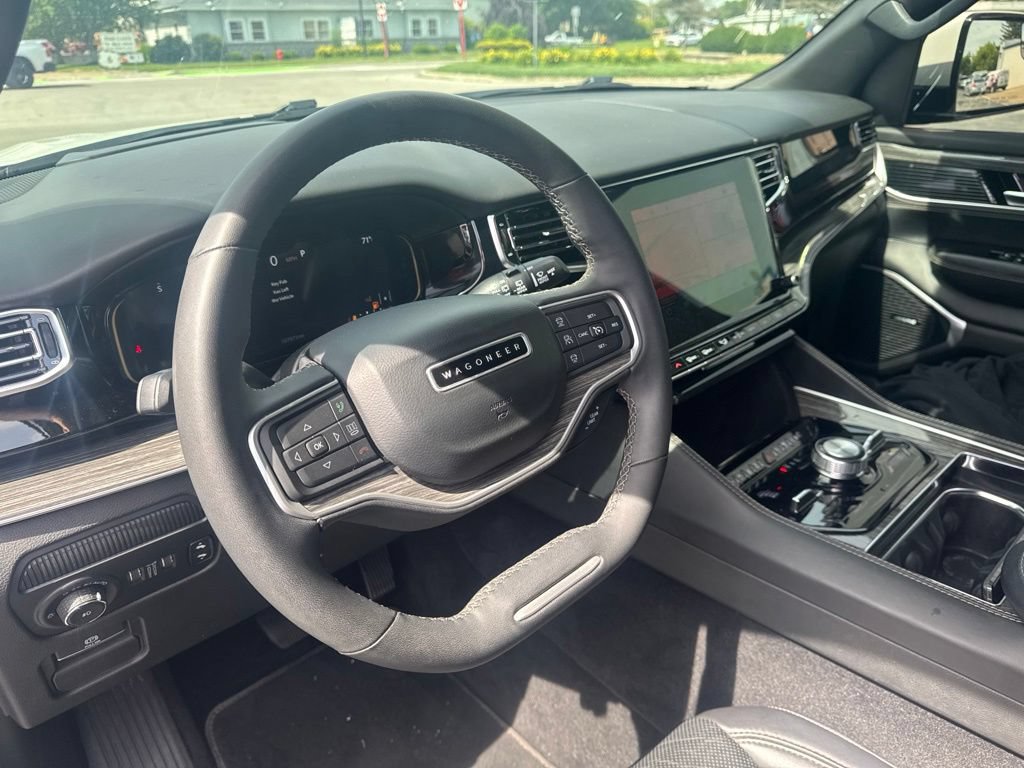 Used 2022 Jeep Wagoneer Series III w/ Convenience Group I AWD/4WD image 16