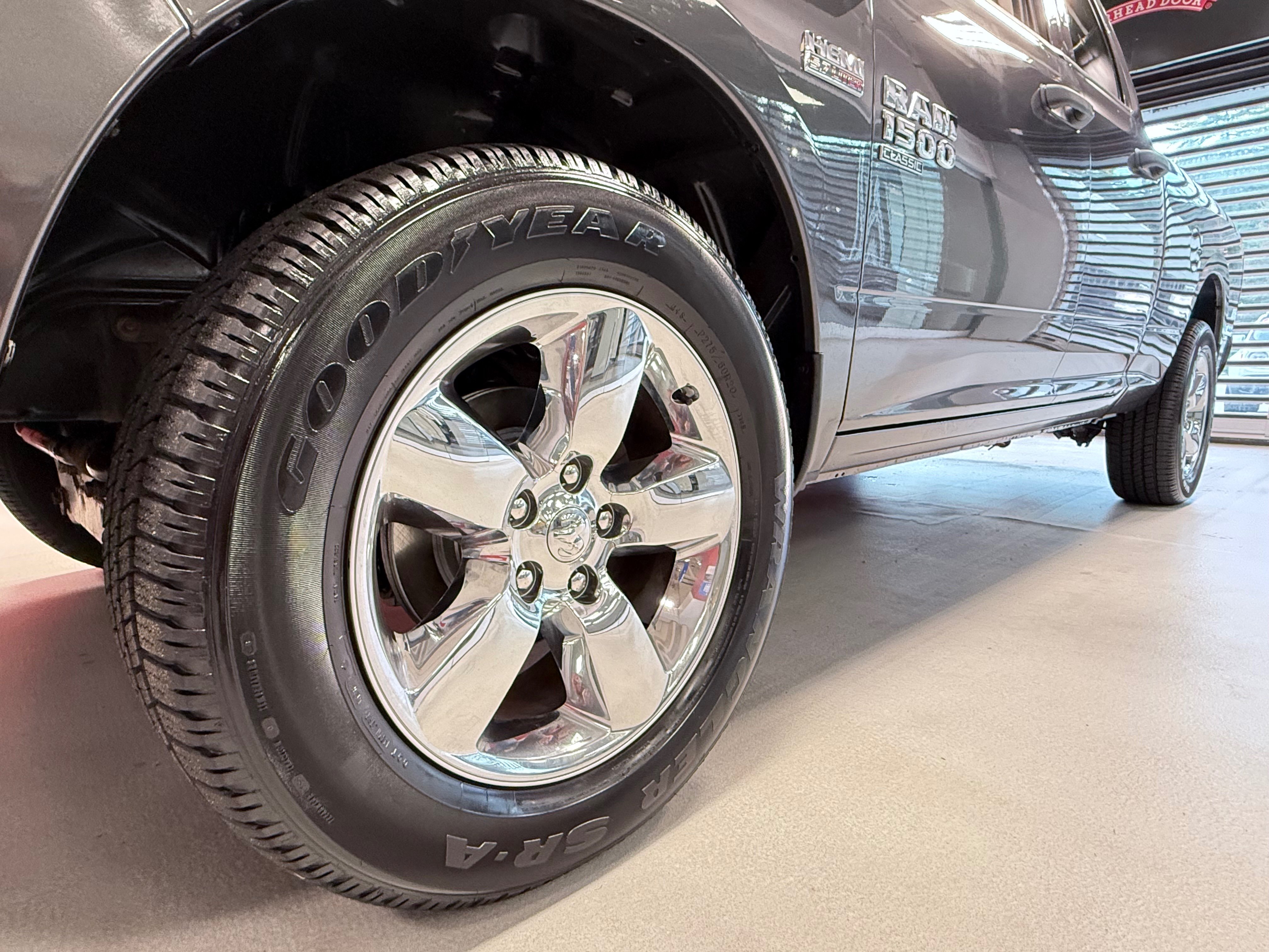 Used 2019 RAM 1500 Express w/ Express Value Package AWD/4WD image 14