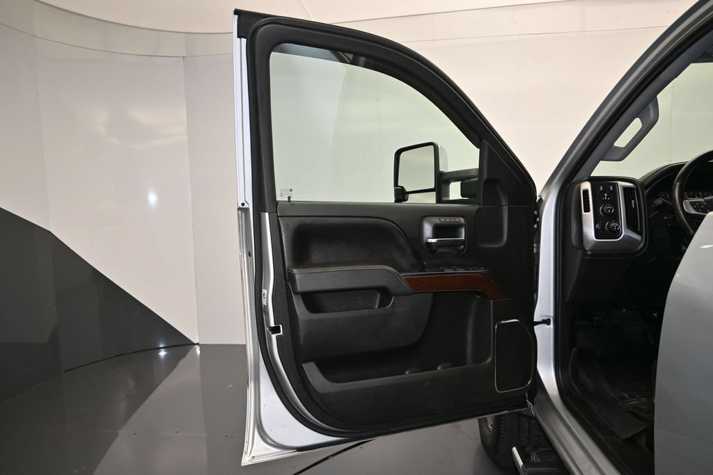 Used 2017 GMC Sierra 2500 SLT w/ Driver Alert Package AWD/4WD image 15