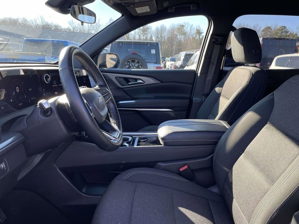 Used 2024 Chevrolet Traverse LT image 25